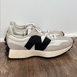 New Balance Women’s 327 sneakers 8